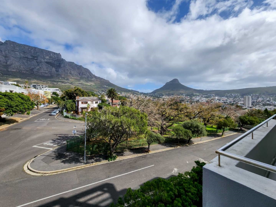 1 Bedroom Property for Sale in Vredehoek Western Cape
